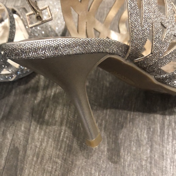 Gold sparkly heels - Picture 3 of 5
